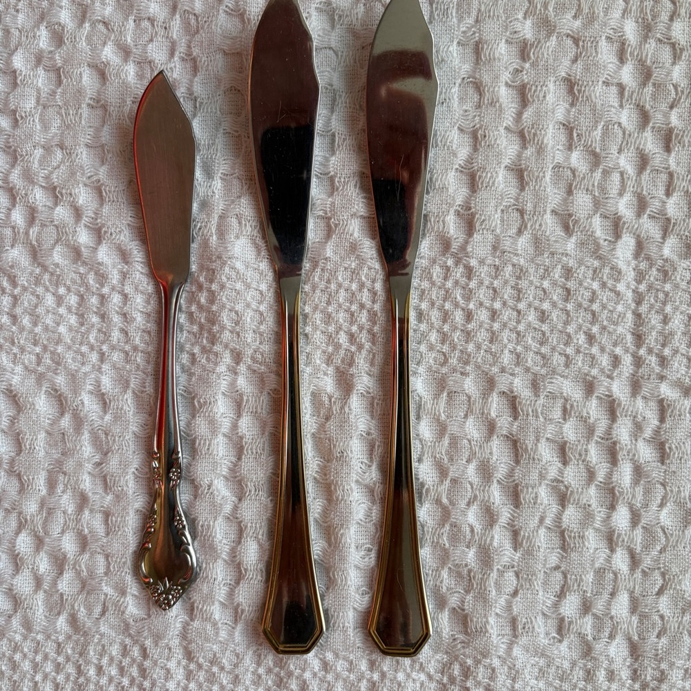 Butter Knives Two Herdmar Inox from Portugal / 1 Estia from Indonesia